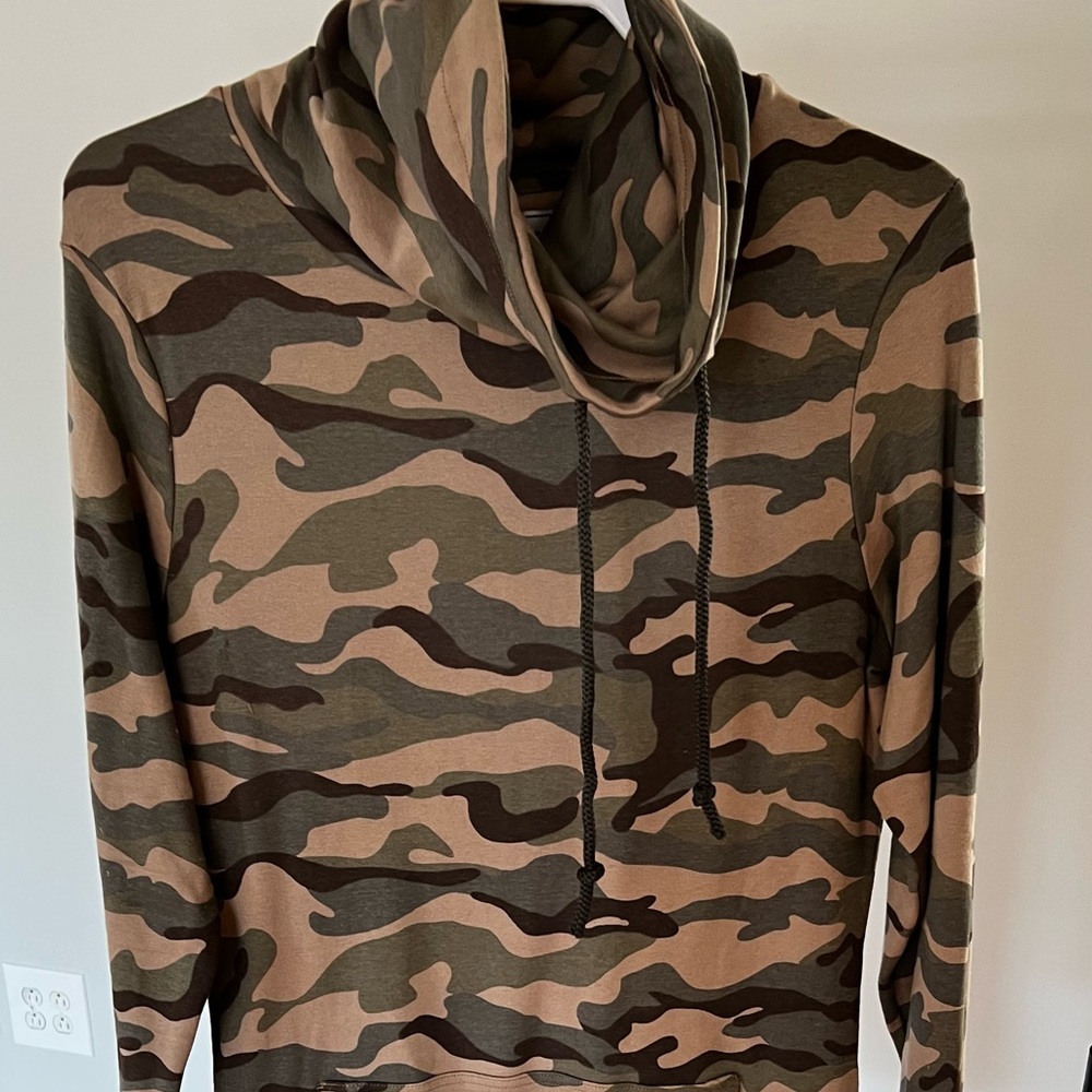 Sweatshirt - Picture 2 of 3